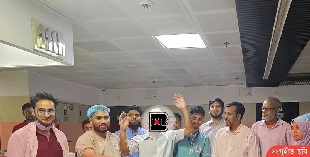 'মাথার খুলি জোড়া লাগেনি, অথচ সুস্থ বলে ফটোসেশন করা হচ্ছে', ক্ষোভ প্রকাশ আহত শিক্ষার্থীর ভাইয়ের