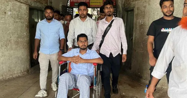 চিকিৎসার জন্য সিঙ্গাপুর গেলেন গণঅধিকার পরিষদের সভাপতি নুরুল হক নুর