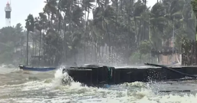 ঘূর্ণিঝড় ডিটওয়ার তাণ্ডব: তামিলনাড়ু–অন্ধ্রপ্রদেশে রেড অ্যালার্ট, বাতিল আরও ৪৭টি ফ্লাইট