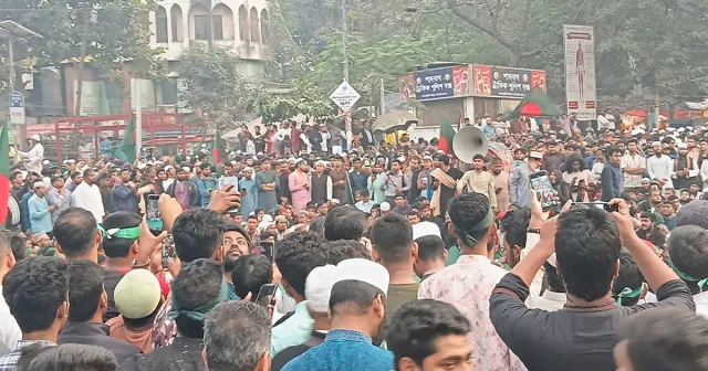 ওসমান হাদি হত্যার বিচার দাবিতে শাহবাগে উত্তাল আন্দোলন