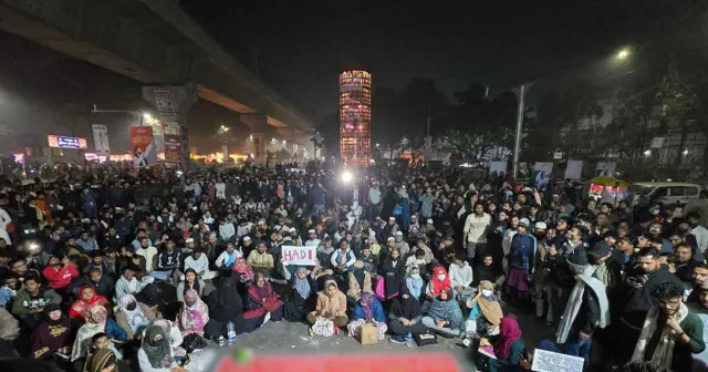 শহীদ হাদি হত্যার বিচার দাবিতে শাহবাগে অবরোধ: নতুন কর্মসূচি ঘোষণা ইনকিলাব মঞ্চের