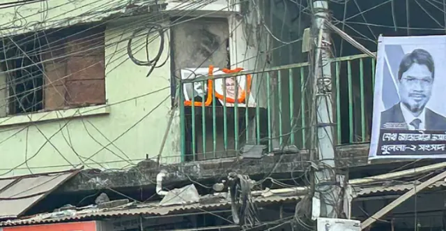 খুলনায় আ.লীগ কার্যালয়ে নেতা–কর্মীদের উপস্থিতি, সন্ধ্যায় ভাঙচুর ও অগ্নিসংযোগ