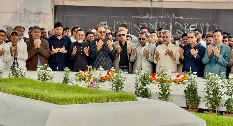 জিয়া উদ্যানে কবর জিয়ারত: বগুড়া থেকে নবনির্বাচিত ছয় এমপির দোয়া ও শ্রদ্ধা নিবেদন