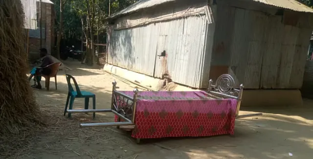 কুড়িগ্রামে সম্পত্তি বিরোধে বাবার লাশ দাফনে বাধা, সন্ধ্যা পর্যন্ত দাফন হয়নি