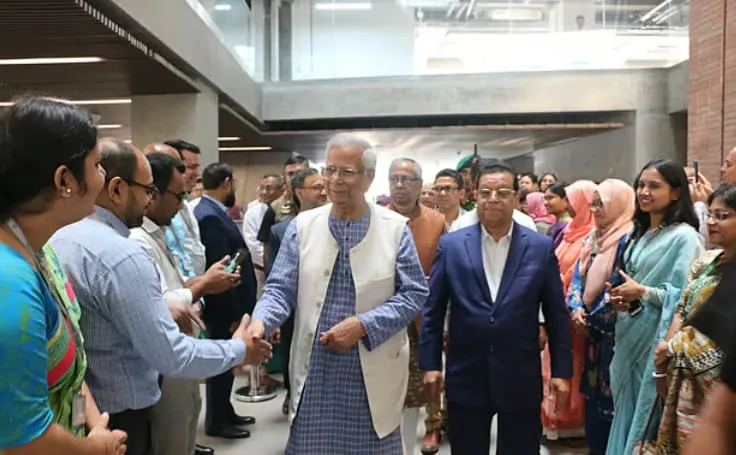 দায়িত্ব শেষ করে সেন্টারে ফিরলেন অধ্যাপক মুহাম্মদ ইউনূস