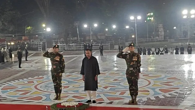 কেন্দ্রীয় শহীদ মিনারে ভাষা শহীদদের প্রতি প্রধানমন্ত্রীর শ্রদ্ধা