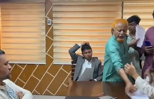 ঠাকুরগাঁওয়ে ইউএনও কার্যালয়ে তাণ্ডব: বিএনপির বিরুদ্ধে নথি ছিনতাইয়ের অভিযোগ