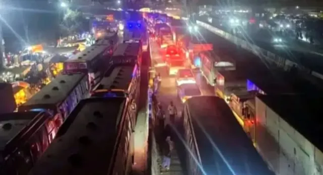 ঈদযাত্রায় গাজীপুরে স্থবিরতা, চন্দ্রা এলাকায় ১২ কিমি যানজট