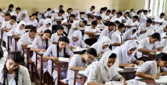 সারাদেশে এইচএসসি ও সমমানের পরীক্ষা অনুষ্ঠিত