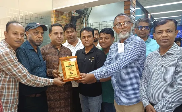আসনের এমপি সালমান ওমর রুবেল-কে কো-অপারেটিভ প্রেসক্লাবের সংবর্ধনা