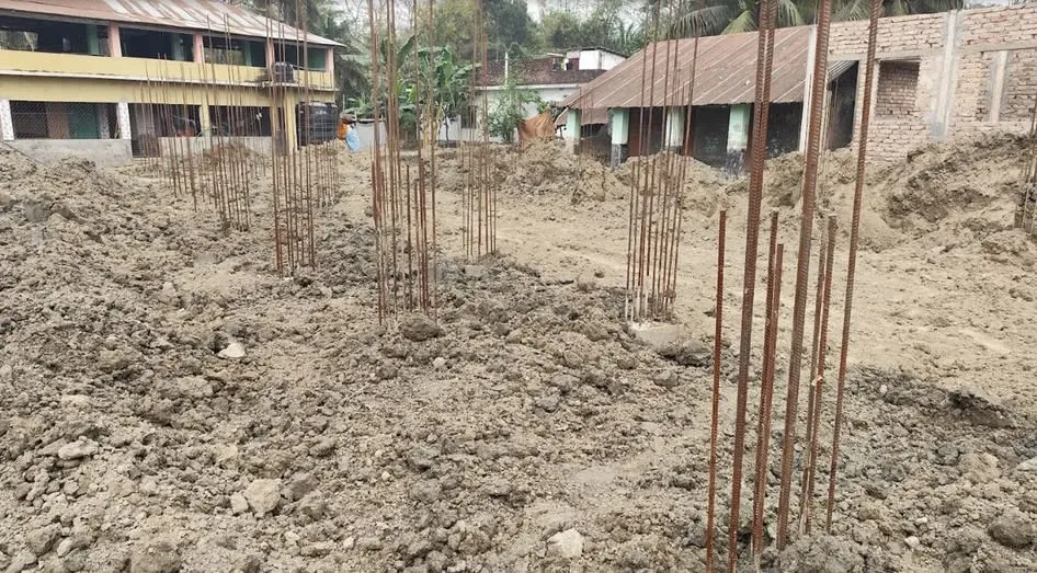 মোরেলগঞ্জে চাঁদার অভিযোগে মাদরাসার ভবন নির্মাণকাজ বন্ধ