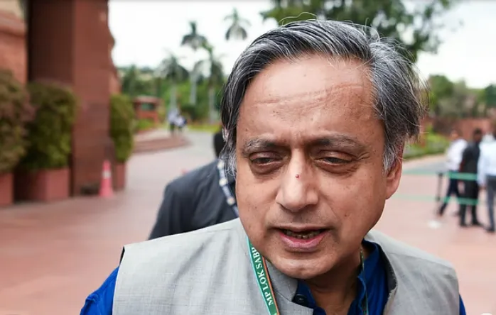 ক্রিকেটে রাজনীতি ঢুকে পরিস্থিতি নিয়ন্ত্রণের বাইরে যাচ্ছে: শশী থারুর
