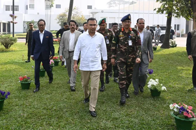 প্রথমবারের মতো তেজগাঁও কার্যালয়ে অফিস করলেন প্রধানমন্ত্রী তারেক রহমান