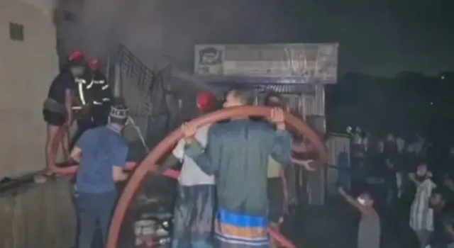 গাজীপুরে পোশাক কারখানায় ভয়াবহ আগুন, নিয়ন্ত্রণে ফায়ার সার্ভিসের অভিযান